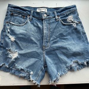 Abercrombie 4” Mom Short High Rise size 29/8